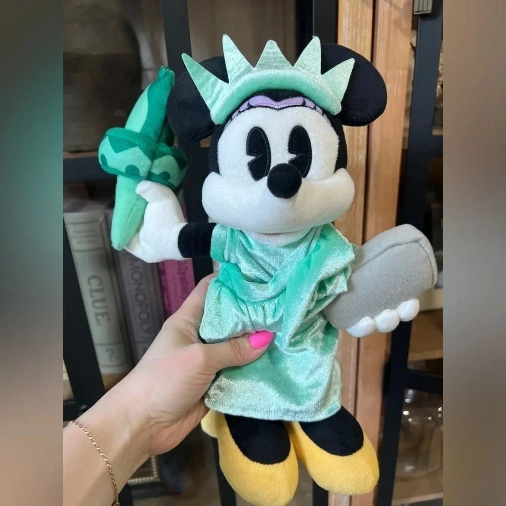 90s Vintage Disney Minnie Mouse plushy NYC statue of liberty stuffed souvenir